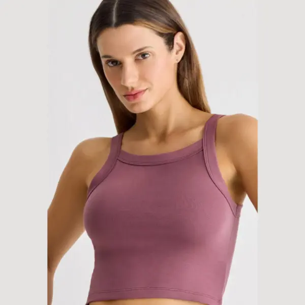 ART.BR UMA MUSCULOSA DE ALGODON CON ESCOTE RECTO