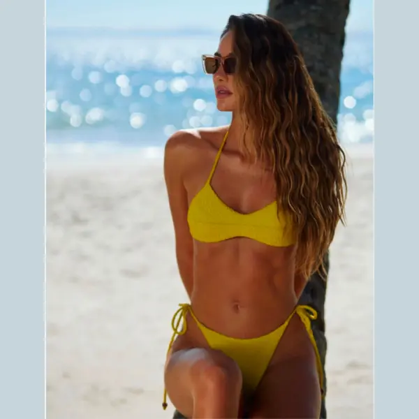 ART.BR AURA BIKINI DE TELA TEXTURADA CON INTERNO DE LYCRA PREMIUM Y LESS REGULABLE .
